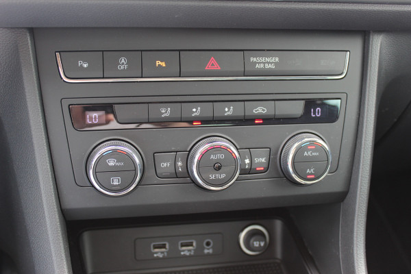Seat Ateca 1.0 EcoTSI Style Business Intense / Camera / CarPlay / 17'' / Navigatie / DAB / ACC
