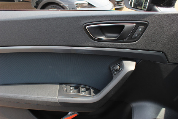 Seat Ateca 1.0 EcoTSI Style Business Intense / Camera / CarPlay / 17'' / Navigatie / DAB / ACC