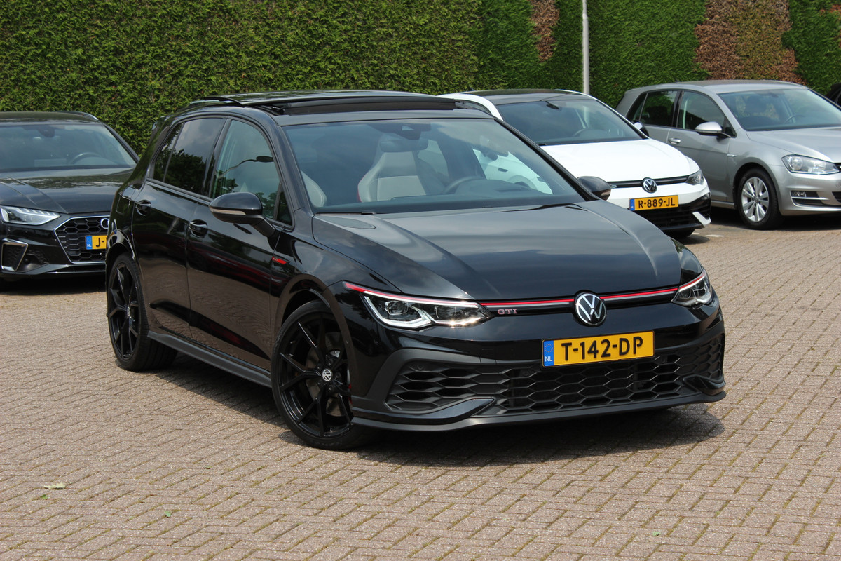 Volkswagen Golf 2.0 TSI GTI Clubsport / Full option! / Panoramadak / Camera / Head-up / Leder / Nurburgring / 19'' / Harman Kardon / Matrix LED / Stoelventilatie+Verwarming+Massage / Stuurverwarming / Dodehoek / DAB / ACC