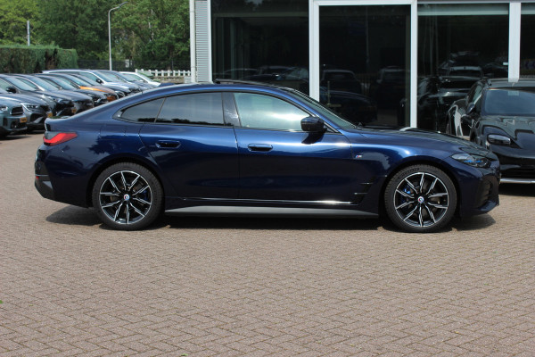 BMW i4 eDrive40 High Exe. M Sportpakket 84 kWh / SOH 91,4% / Trekhaak / Schuifdak / 360Camera / Head-up / Leder / Harman Kardon / Keyless / 19'' / Sfeerverlichting / CarPlay / Stoelventilatie+Verwarming / DAB / ACC