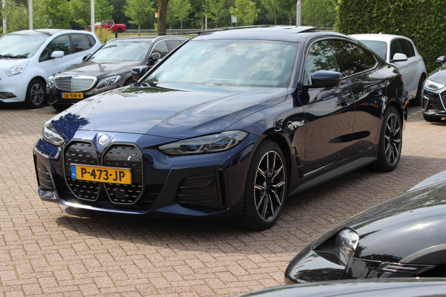 BMW i4 eDrive40 High Exe. M Sportpakket 84 kWh / SOH 91,4% / Trekhaak / Schuifdak / 360Camera / Head-up / Leder / Harman Kardon / Keyless / 19'' / Sfeerverlichting / CarPlay / Stoelventilatie+Verwarming / DAB / ACC