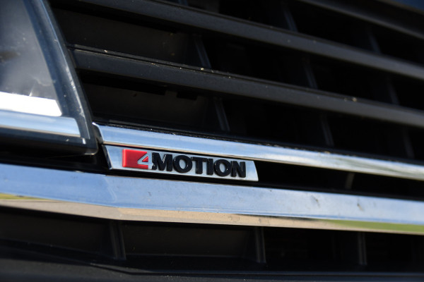 Volkswagen Transporter 2.0 TDI L2H1 DC 4Motion Black Edition Camera, Adaptieve Cruise, Carplay, LED, 4x4, Stoelverwarming, Automaat, Trekhaak, 199pk, Uniek!