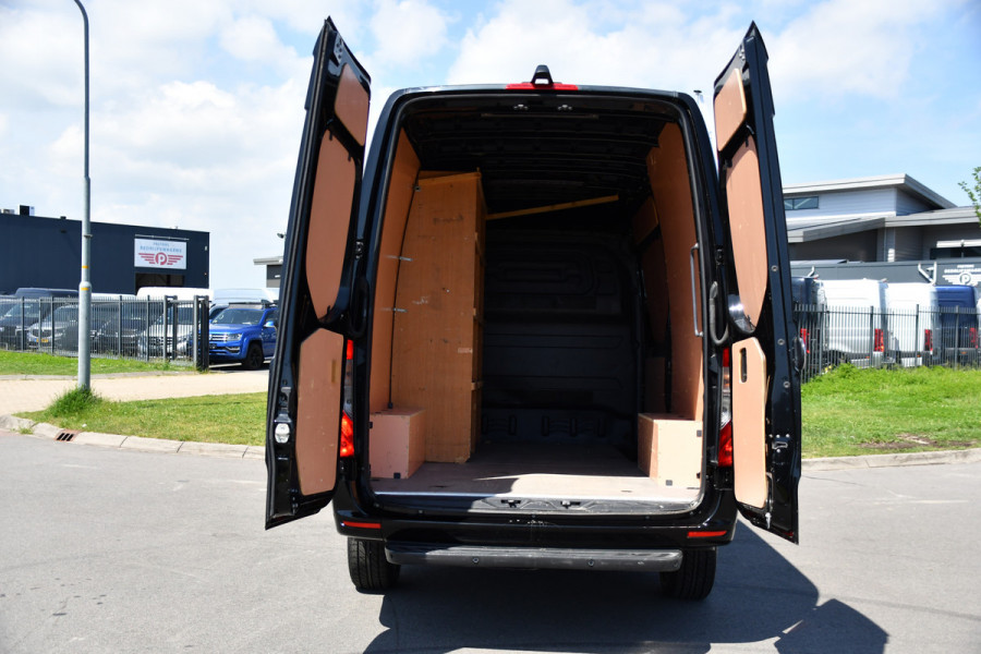 Mercedes-Benz Sprinter 319 V6 3.0 CDI L2H2 Black Edition Camera, Cruise, Carplay, LED, Automaat, 190pk, Multimedia, Lederstuur, Uniek!