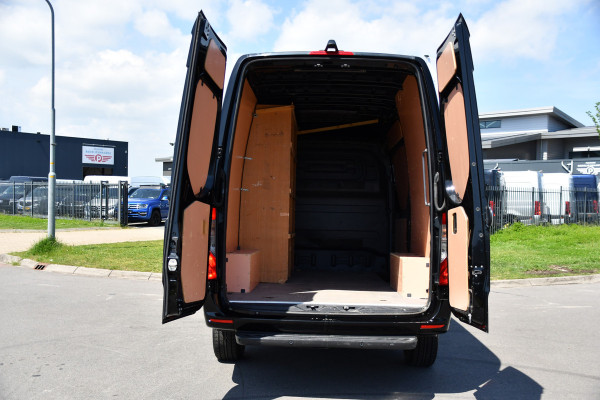 Mercedes-Benz Sprinter 319 V6 3.0 CDI L2H2 Black Edition Camera, Cruise, Carplay, LED, Automaat, 190pk, Multimedia, Lederstuur, Uniek!