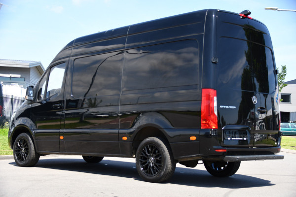 Mercedes-Benz Sprinter 319 V6 3.0 CDI L2H2 Black Edition Camera, Cruise, Carplay, LED, Automaat, 190pk, Multimedia, Lederstuur, Uniek!