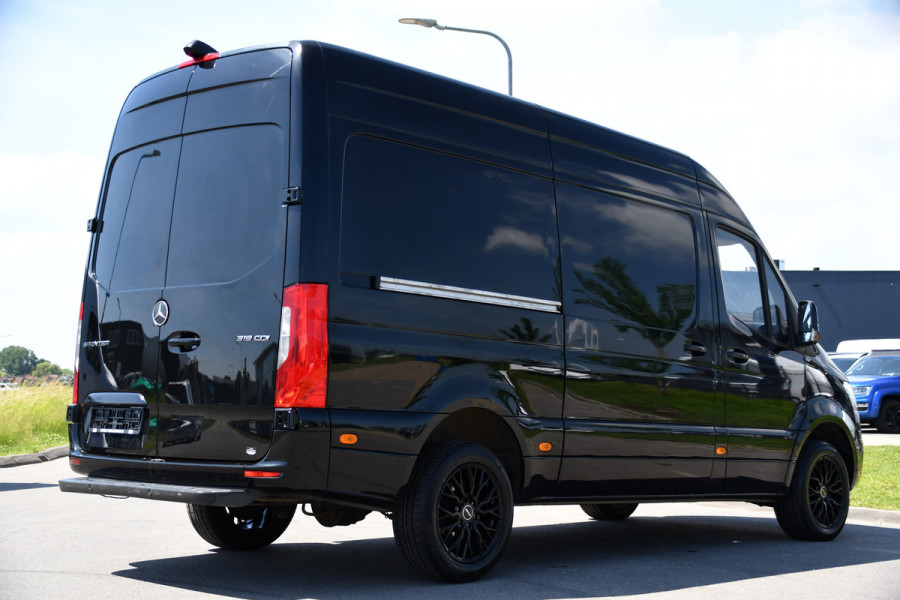 Mercedes-Benz Sprinter 319 V6 3.0 CDI L2H2 Black Edition Camera, Cruise, Carplay, LED, Automaat, 190pk, Multimedia, Lederstuur, Uniek!