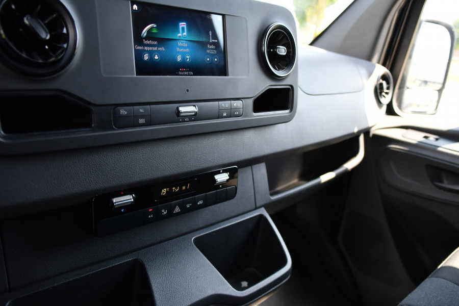 Mercedes-Benz Sprinter 319 V6 3.0 CDI L2H2 Black Edition Camera, Cruise, Carplay, LED, Automaat, 190pk, Multimedia, Lederstuur, Uniek!