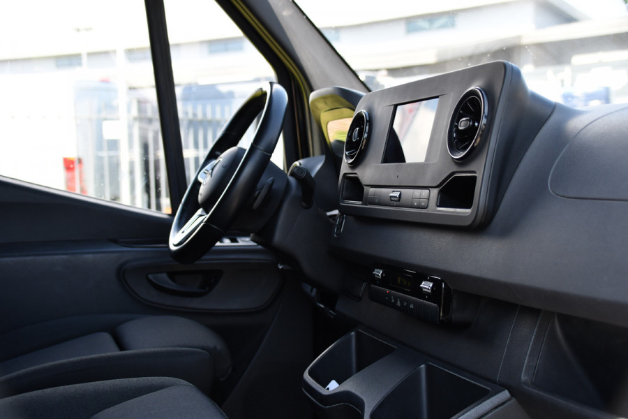 Mercedes-Benz Sprinter 319 V6 3.0 CDI L2H2 Black Edition Camera, Cruise, Carplay, LED, Automaat, 190pk, Multimedia, Lederstuur, Uniek!