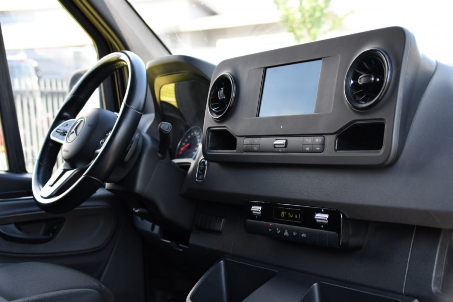 Mercedes-Benz Sprinter 319 V6 3.0 CDI L2H2 Black Edition Camera, Cruise, Carplay, LED, Automaat, 190pk, Multimedia, Lederstuur, Uniek!