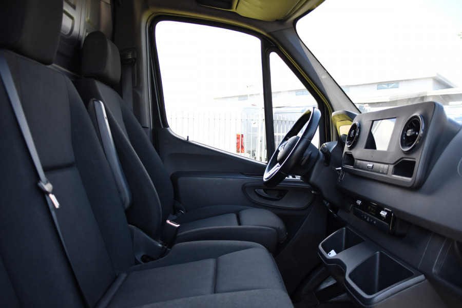 Mercedes-Benz Sprinter 319 V6 3.0 CDI L2H2 Black Edition Camera, Cruise, Carplay, LED, Automaat, 190pk, Multimedia, Lederstuur, Uniek!