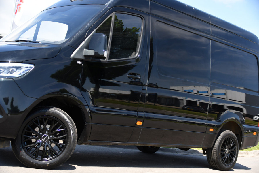 Mercedes-Benz Sprinter 319 V6 3.0 CDI L2H2 Black Edition Camera, Cruise, Carplay, LED, Automaat, 190pk, Multimedia, Lederstuur, Uniek!