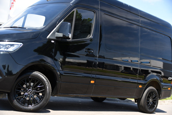 Mercedes-Benz Sprinter 319 V6 3.0 CDI L2H2 Black Edition Camera, Cruise, Carplay, LED, Automaat, 190pk, Multimedia, Lederstuur, Uniek!