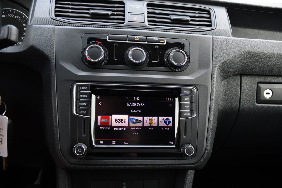 Volkswagen Caddy 2.0 TDI L1H1 PB Edition Cruise, Carplay, Sensoren, 185pk, Multimedia, Airco, Lederen stuur, Uniek!