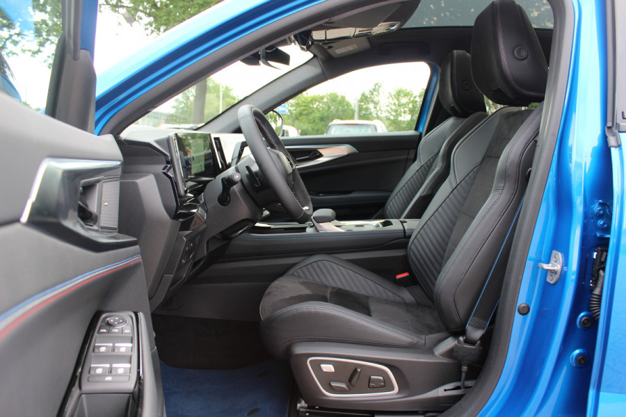 Renault Rafale 1.2 E-Tech full hybrid 200 esprit Alpine / NL Auto! / Panoramadak / 360Camera / Head-up / Harman Kardon / Matrix LED / Elektr. Stoelen / Stuur+Stoelverwarming / Dodehoek / DAB / ACC