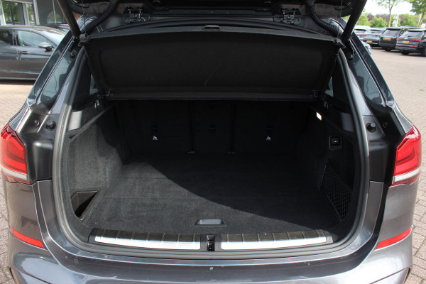 BMW X1 sDrive20i High Exe. M Sport / Trekhaak / Panoramadak / Camera / Leder / 19'' / Sportstoelen / CarPlay / Stoelverwarming / DAB / Cruise Control
