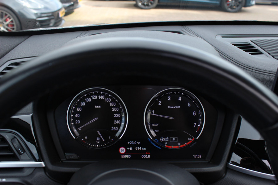 BMW X1 sDrive20i High Exe. M Sport / Trekhaak / Panoramadak / Camera / Leder / 19'' / Sportstoelen / CarPlay / Stoelverwarming / DAB / Cruise Control