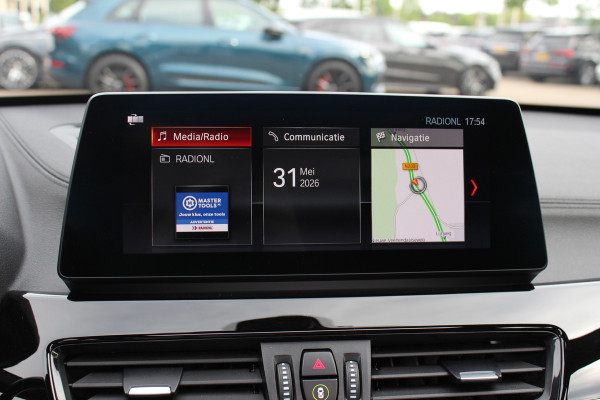 BMW X1 sDrive20i High Exe. M Sport / Trekhaak / Panoramadak / Camera / Leder / 19'' / Sportstoelen / CarPlay / Stoelverwarming / DAB / Cruise Control