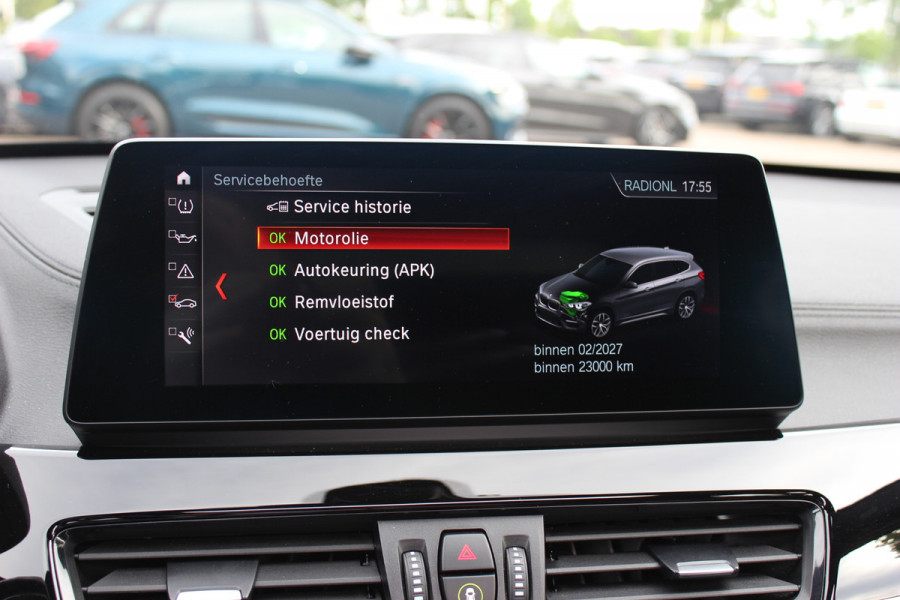 BMW X1 sDrive20i High Exe. M Sport / Trekhaak / Panoramadak / Camera / Leder / 19'' / Sportstoelen / CarPlay / Stoelverwarming / DAB / Cruise Control