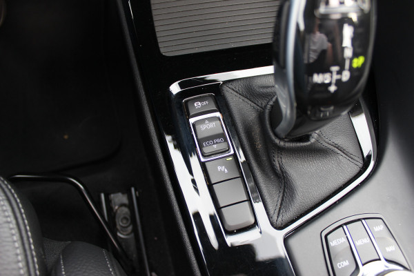 BMW X1 sDrive20i High Exe. M Sport / Trekhaak / Panoramadak / Camera / Leder / 19'' / Sportstoelen / CarPlay / Stoelverwarming / DAB / Cruise Control