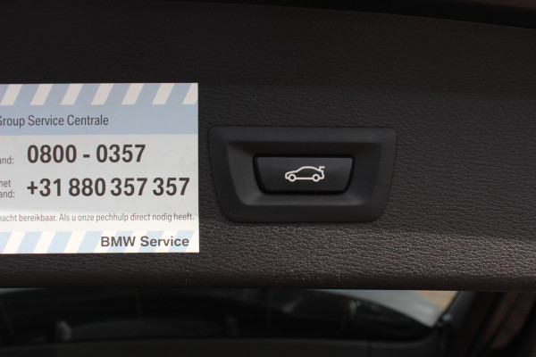 BMW X1 sDrive20i High Exe. M Sport / Trekhaak / Panoramadak / Camera / Leder / 19'' / Sportstoelen / CarPlay / Stoelverwarming / DAB / Cruise Control