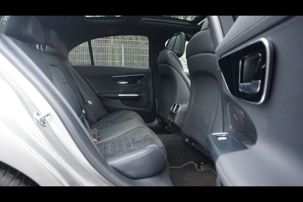 Mercedes-Benz C-Klasse 200 AMG ** ADAPT. LED, PANORAMA, ALARM, WINTERPACK, 19-inch LMV, SPIEGEL-PACK ** 1e EIG - UNFALLFREI ** ** INFORMEER OOK NAAR ONZE AANTREKKELIJKE FINANCIAL-LEASE TARIEVEN **
