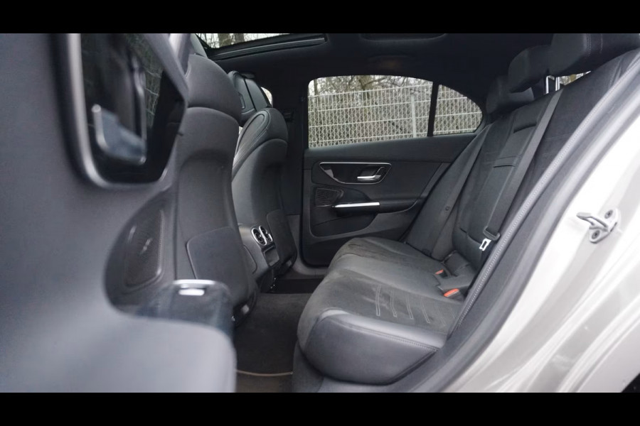 Mercedes-Benz C-Klasse 200 AMG ** ADAPT. LED, PANORAMA, ALARM, WINTERPACK, 19-inch LMV, SPIEGEL-PACK ** 1e EIG - UNFALLFREI ** ** INFORMEER OOK NAAR ONZE AANTREKKELIJKE FINANCIAL-LEASE TARIEVEN **