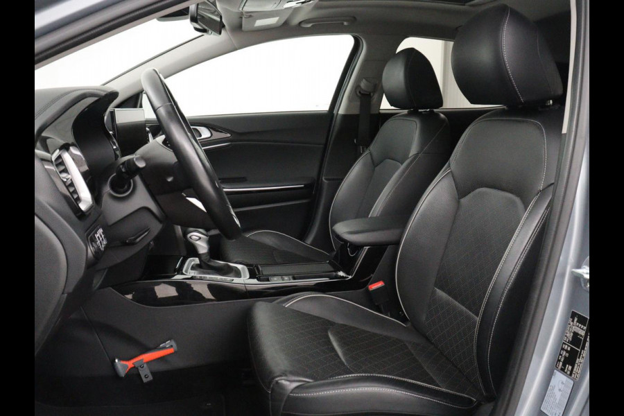 Kia Xceed 1.6 GDi PHEV ExecutiveLine | Panoramadak | Stoelventilatie | Leder | Adaptive cruise | Camera | Achterbankverwarming | Memory | Side Assist | Navigatie | Keyless | Full LED | Stoelverwarming | Plug In