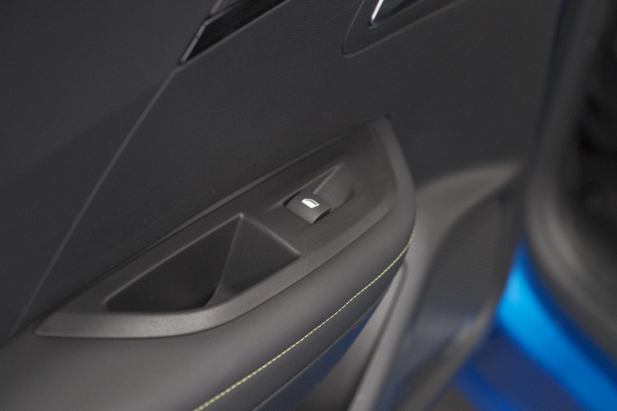 Peugeot 2008 PureTech 130 EAT8 GT-Line | Camera | Dodehoekdetectie | Adaptieve Cruise Control | Apple Carplay