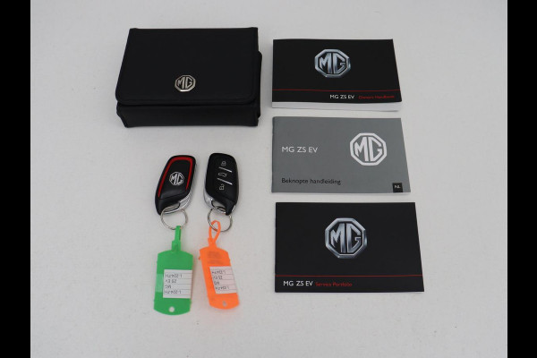 MG Mg Zs Luxury 45 kWh | SOH 91,3% | Panoramadak | Leder | Stoelverwarming | Trekhaak | Adaptive cruise | Camera | Carplay | Keyless | Navigatie | Climate control
