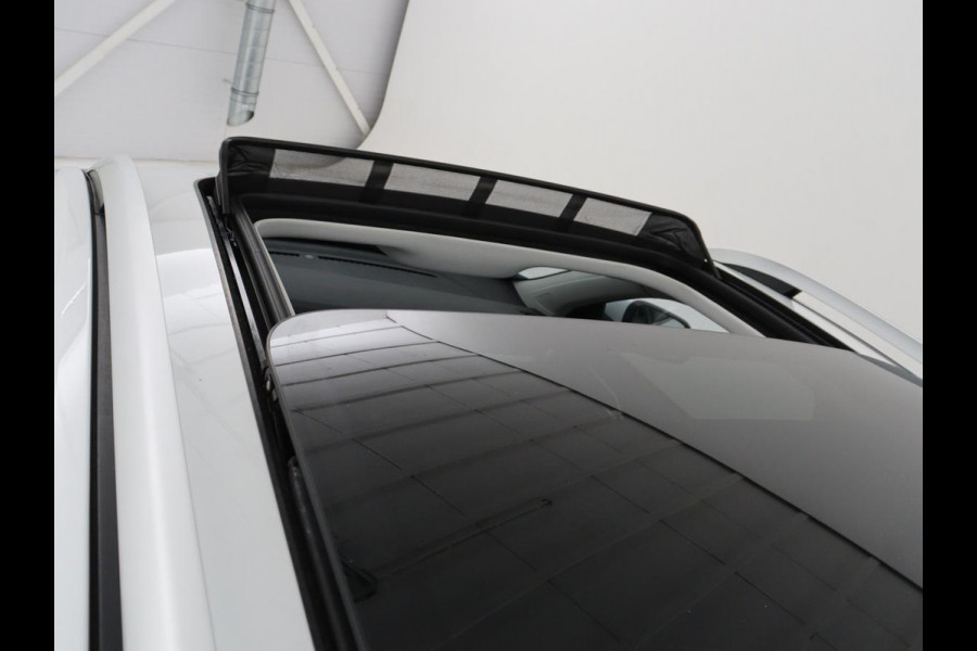 MG Mg Zs Luxury 45 kWh | SOH 91,3% | Panoramadak | Leder | Stoelverwarming | Trekhaak | Adaptive cruise | Camera | Carplay | Keyless | Navigatie | Climate control