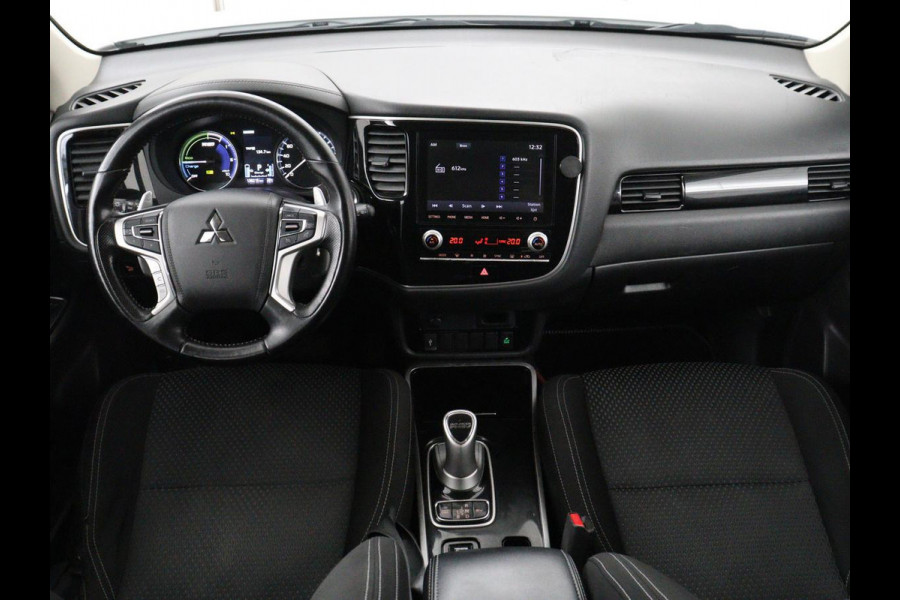 Mitsubishi Outlander 2.4 PHEV Pure+ | SOH 71,6% | Stoelverwarming | Carplay | Camera | Trekhaak | Keyless | Climate control | DAB | Full LED | Cruise control | Bluetooth | Plug In