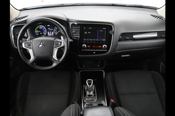 Mitsubishi Outlander 2.4 PHEV Pure+ | SOH 71,6% | Stoelverwarming | Carplay | Camera | Trekhaak | Keyless | Climate control | DAB | Full LED | Cruise control | Bluetooth | Plug In