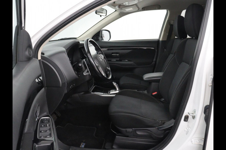 Mitsubishi Outlander 2.4 PHEV Pure+ | SOH 71,6% | Stoelverwarming | Carplay | Camera | Trekhaak | Keyless | Climate control | DAB | Full LED | Cruise control | Bluetooth | Plug In