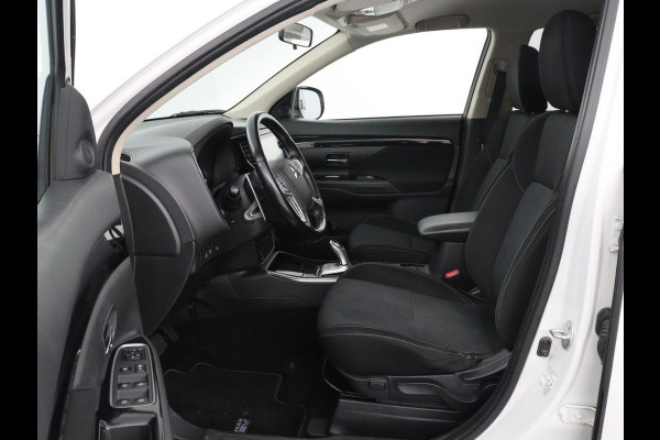 Mitsubishi Outlander 2.4 PHEV Pure+ | SOH 71,6% | Stoelverwarming | Carplay | Camera | Trekhaak | Keyless | Climate control | DAB | Full LED | Cruise control | Bluetooth | Plug In