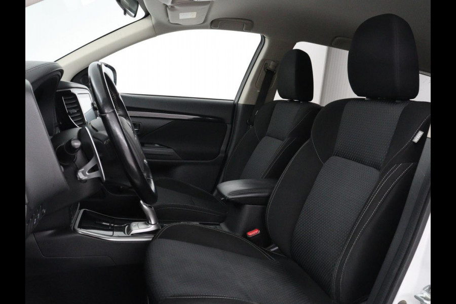 Mitsubishi Outlander 2.4 PHEV Pure+ | SOH 71,6% | Stoelverwarming | Carplay | Camera | Trekhaak | Keyless | Climate control | DAB | Full LED | Cruise control | Bluetooth | Plug In
