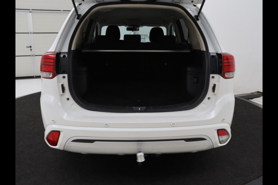 Mitsubishi Outlander 2.4 PHEV Pure+ | SOH 71,6% | Stoelverwarming | Carplay | Camera | Trekhaak | Keyless | Climate control | DAB | Full LED | Cruise control | Bluetooth | Plug In