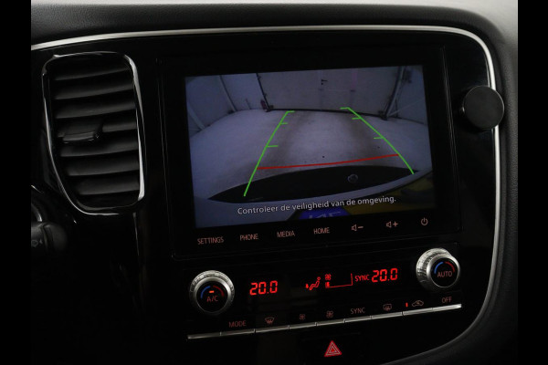 Mitsubishi Outlander 2.4 PHEV Pure+ | SOH 71,6% | Stoelverwarming | Carplay | Camera | Trekhaak | Keyless | Climate control | DAB | Full LED | Cruise control | Bluetooth | Plug In