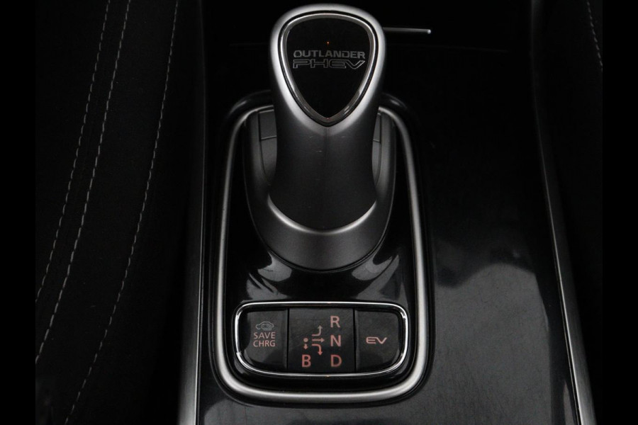 Mitsubishi Outlander 2.4 PHEV Pure+ | SOH 71,6% | Stoelverwarming | Carplay | Camera | Trekhaak | Keyless | Climate control | DAB | Full LED | Cruise control | Bluetooth | Plug In