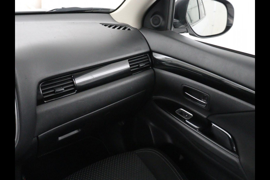 Mitsubishi Outlander 2.4 PHEV Pure+ | SOH 71,6% | Stoelverwarming | Carplay | Camera | Trekhaak | Keyless | Climate control | DAB | Full LED | Cruise control | Bluetooth | Plug In