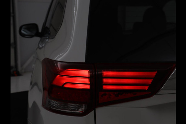 Mitsubishi Outlander 2.4 PHEV Pure+ | SOH 71,6% | Stoelverwarming | Carplay | Camera | Trekhaak | Keyless | Climate control | DAB | Full LED | Cruise control | Bluetooth | Plug In
