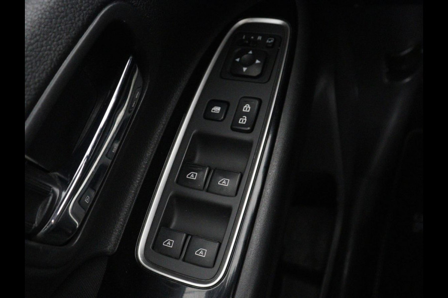 Mitsubishi Outlander 2.4 PHEV Pure+ | SOH 71,6% | Stoelverwarming | Carplay | Camera | Trekhaak | Keyless | Climate control | DAB | Full LED | Cruise control | Bluetooth | Plug In