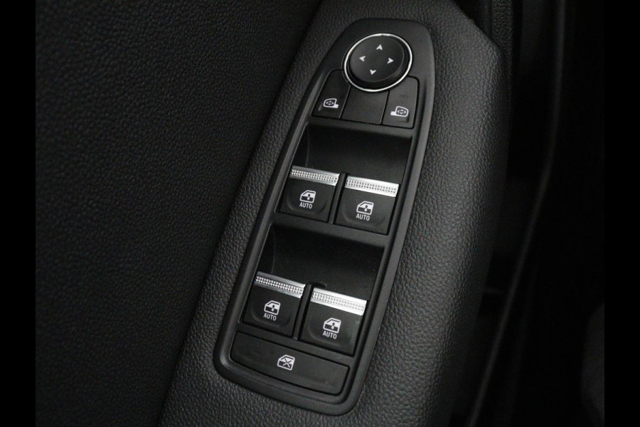 Renault Captur 1.0 TCe 90 Intens | Camera | Navigatie | Carplay | Half leder | Keyless | Full LED | Climate control | Parkeerhulp | Cruise control | Bluetooth | Getint glas