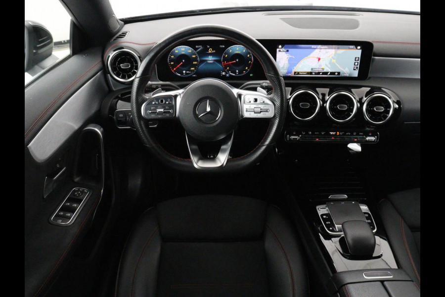 Mercedes-Benz CLA-Klasse Shooting Brake 200 AMG Line | Leder/Alcantara | Trekhaak | Carplay | Widescreen | Navigatie | Full LED | Camera | 18'' | Park Assist | Climate control | Bluetooth