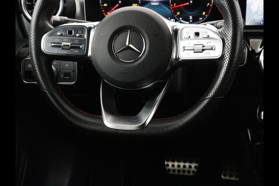 Mercedes-Benz CLA-Klasse Shooting Brake 200 AMG Line | Leder/Alcantara | Trekhaak | Carplay | Widescreen | Navigatie | Full LED | Camera | 18'' | Park Assist | Climate control | Bluetooth