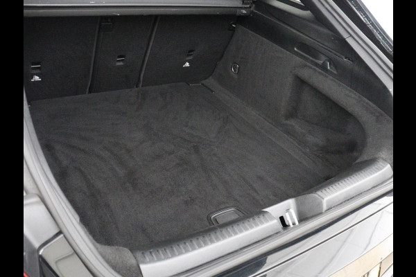 Mercedes-Benz CLA-Klasse Shooting Brake 200 AMG Line | Leder/Alcantara | Trekhaak | Carplay | Widescreen | Navigatie | Full LED | Camera | 18'' | Park Assist | Climate control | Bluetooth