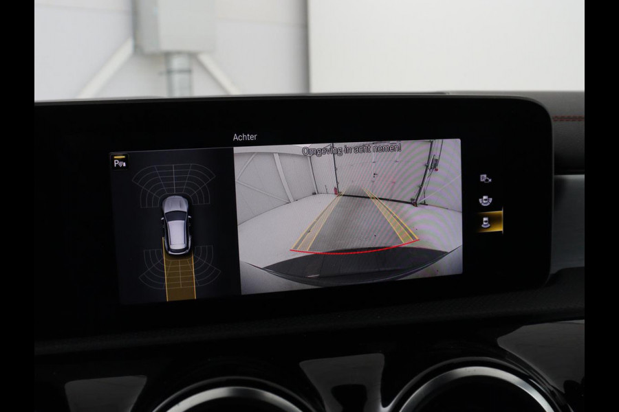 Mercedes-Benz CLA-Klasse Shooting Brake 200 AMG Line | Leder/Alcantara | Trekhaak | Carplay | Widescreen | Navigatie | Full LED | Camera | 18'' | Park Assist | Climate control | Bluetooth