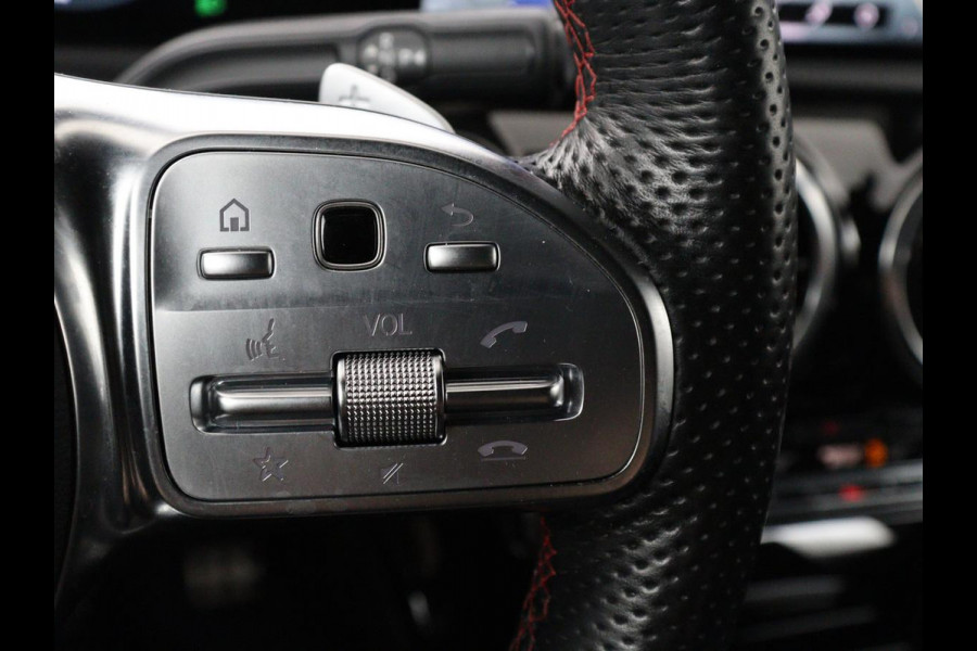 Mercedes-Benz CLA-Klasse Shooting Brake 200 AMG Line | Leder/Alcantara | Trekhaak | Carplay | Widescreen | Navigatie | Full LED | Camera | 18'' | Park Assist | Climate control | Bluetooth