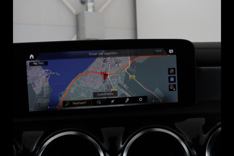 Mercedes-Benz CLA-Klasse Shooting Brake 200 AMG Line | Leder/Alcantara | Trekhaak | Carplay | Widescreen | Navigatie | Full LED | Camera | 18'' | Park Assist | Climate control | Bluetooth