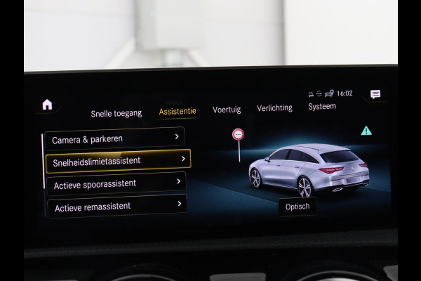 Mercedes-Benz CLA-Klasse Shooting Brake 200 AMG Line | Leder/Alcantara | Trekhaak | Carplay | Widescreen | Navigatie | Full LED | Camera | 18'' | Park Assist | Climate control | Bluetooth