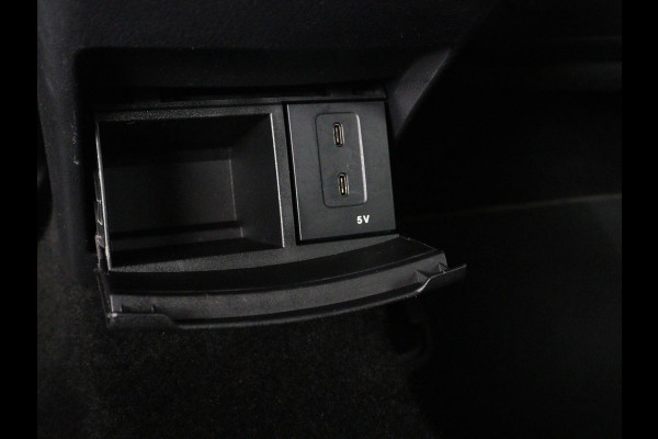 Mercedes-Benz CLA-Klasse Shooting Brake 200 AMG Line | Leder/Alcantara | Trekhaak | Carplay | Widescreen | Navigatie | Full LED | Camera | 18'' | Park Assist | Climate control | Bluetooth